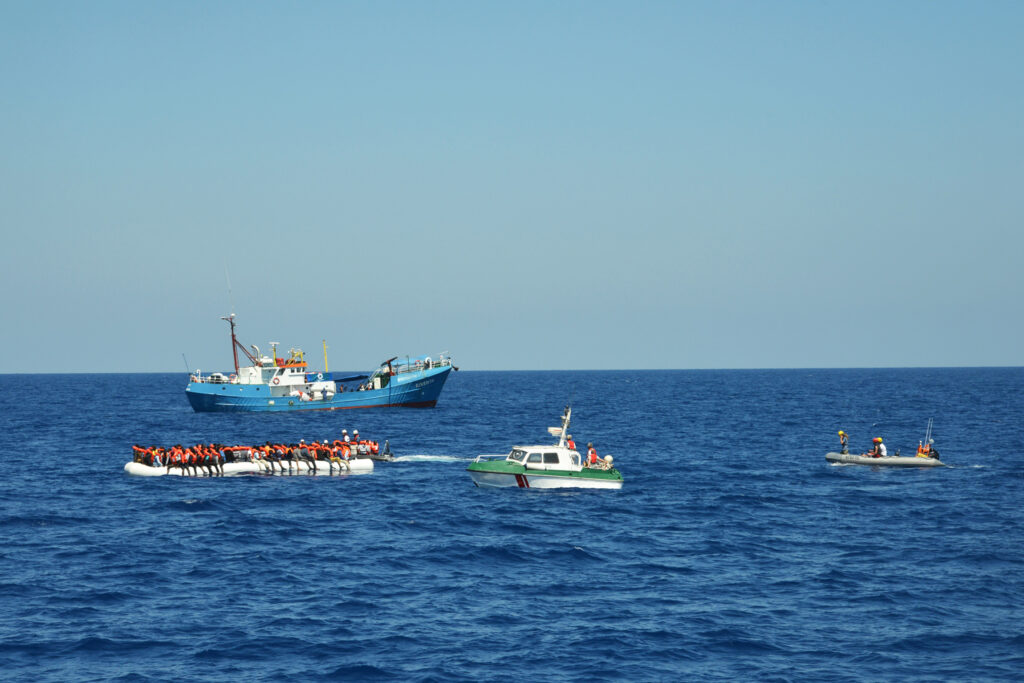 SOS - Save Our Souls - Rettungsschiff Iuventa bei einer Rettungskation, Foto: Friedhold Ulonska