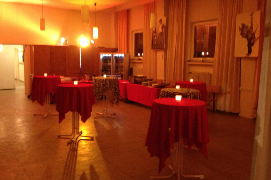 Räume mieten, der Gemeindesaal für Partys vorbereitet, Foto: Sonja Grupe